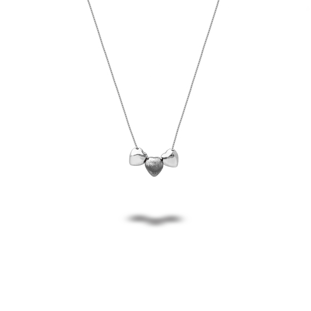 imagem Gargantilha em Ouro Branco 18k 03 corações 