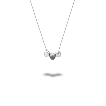 imagem Gargantilha em Ouro Branco 18k 03 corações 